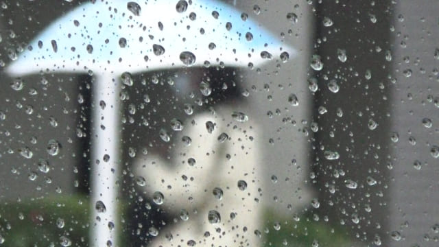 外壁塗装は雨天でもできる？工事の可否と注意点をプロが解説！