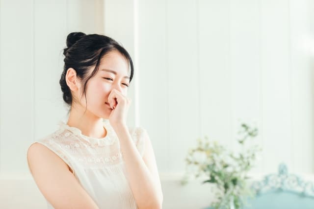 外壁塗装の匂いは室内に入る？原因と対策を徹底解説